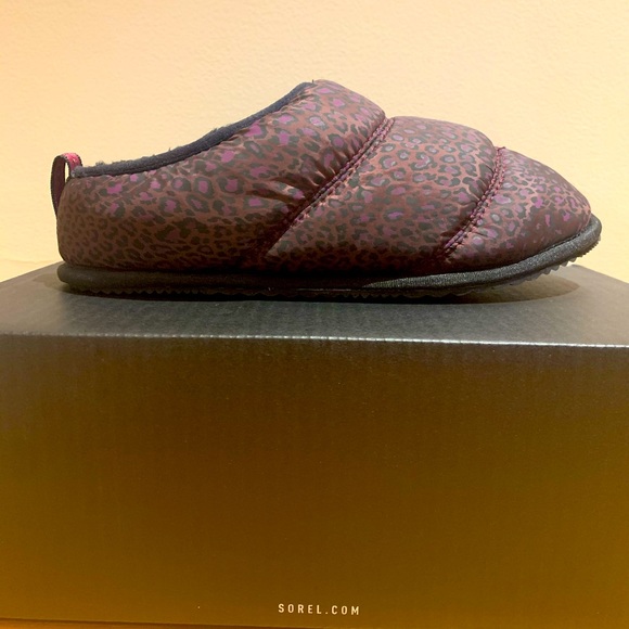 ✨ SOREL GO- BODEGA RUN SLIPPERS ✨ - Picture 1 of 3